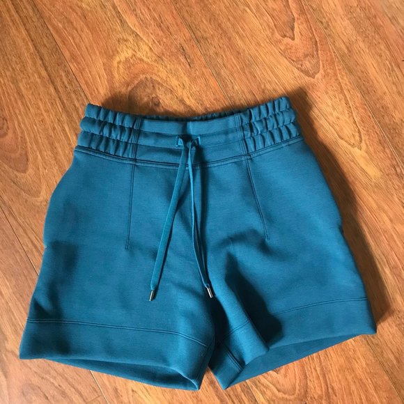Lululemon Ambition HR shorts size 4 - Picture 3 of 5